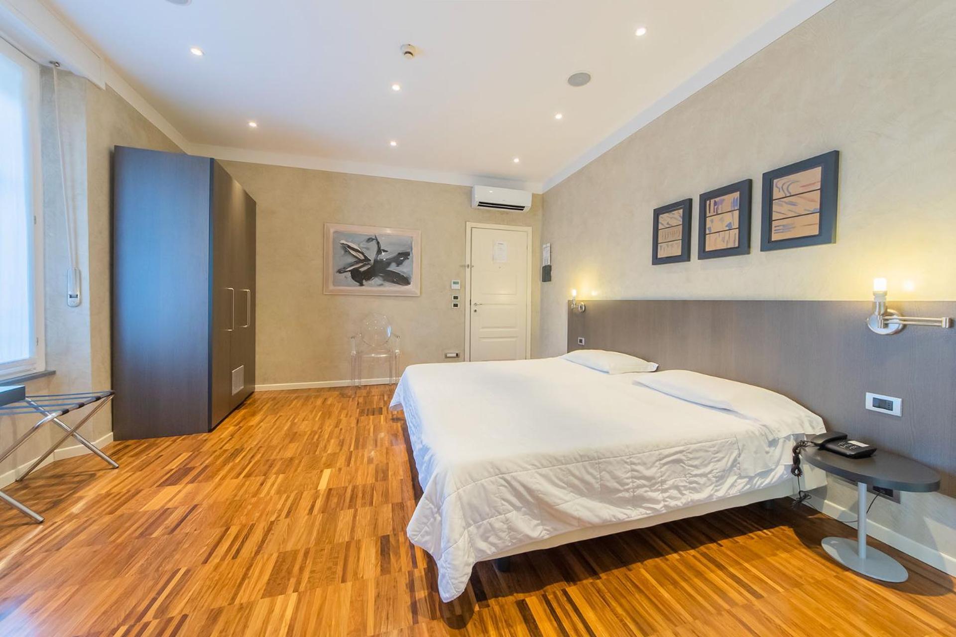 Century Hotel Парма Екстер'єр фото